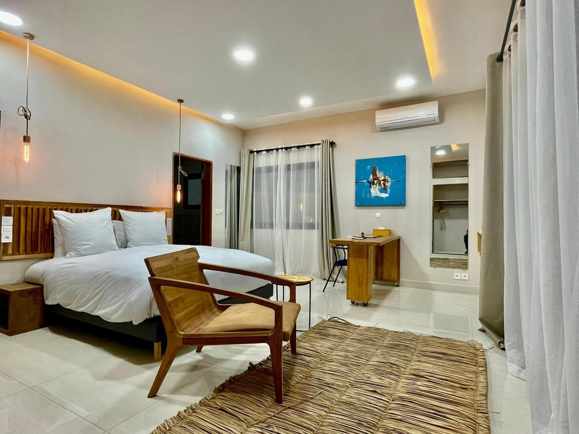 Le Kentia Hotell Lomé Exteriör bild