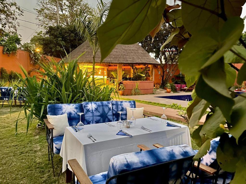 Le Kentia Hotell Lomé Exteriör bild