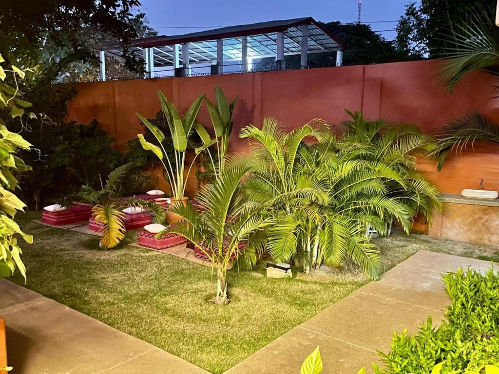 Le Kentia Hotell Lomé Exteriör bild