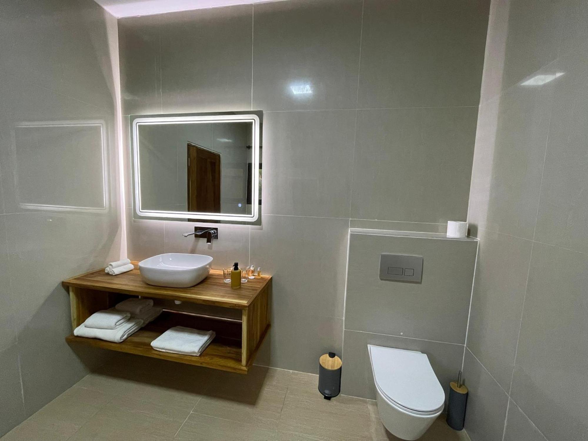 Le Kentia Hotell Lomé Exteriör bild