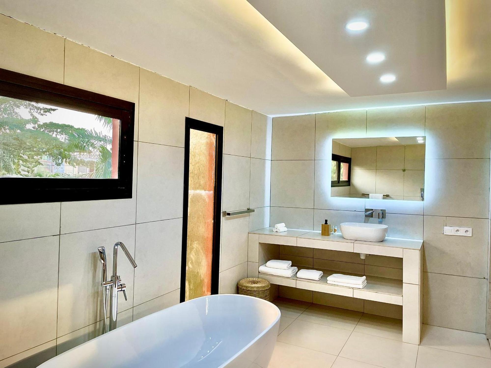Le Kentia Hotell Lomé Exteriör bild