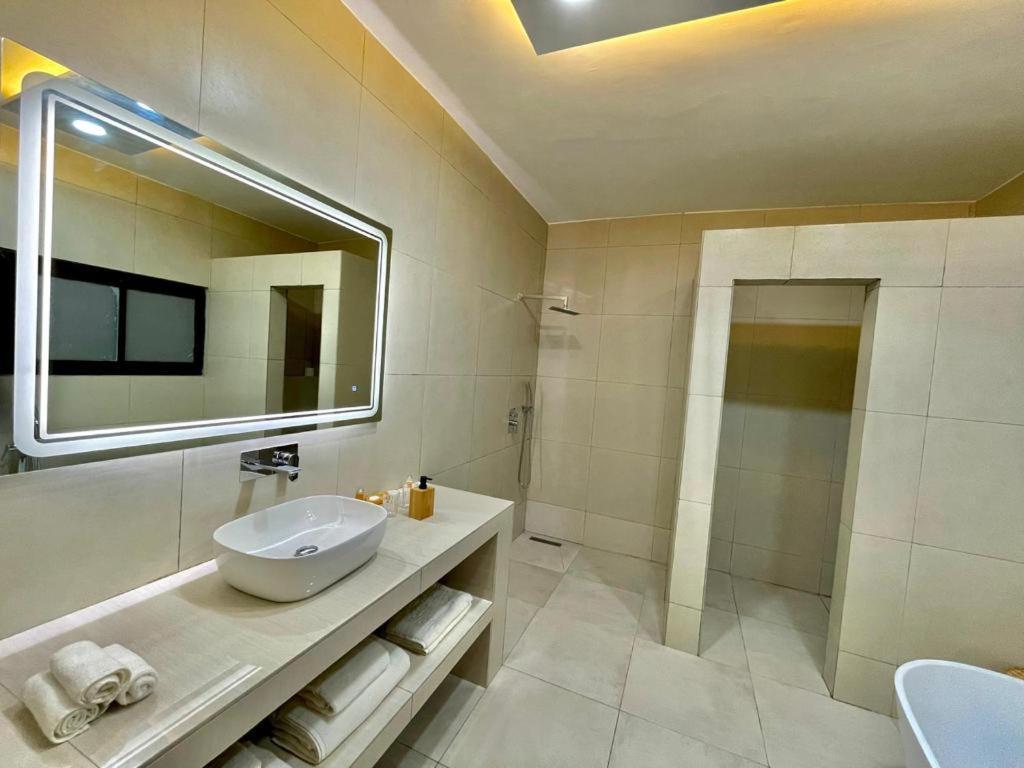 Le Kentia Hotell Lomé Exteriör bild