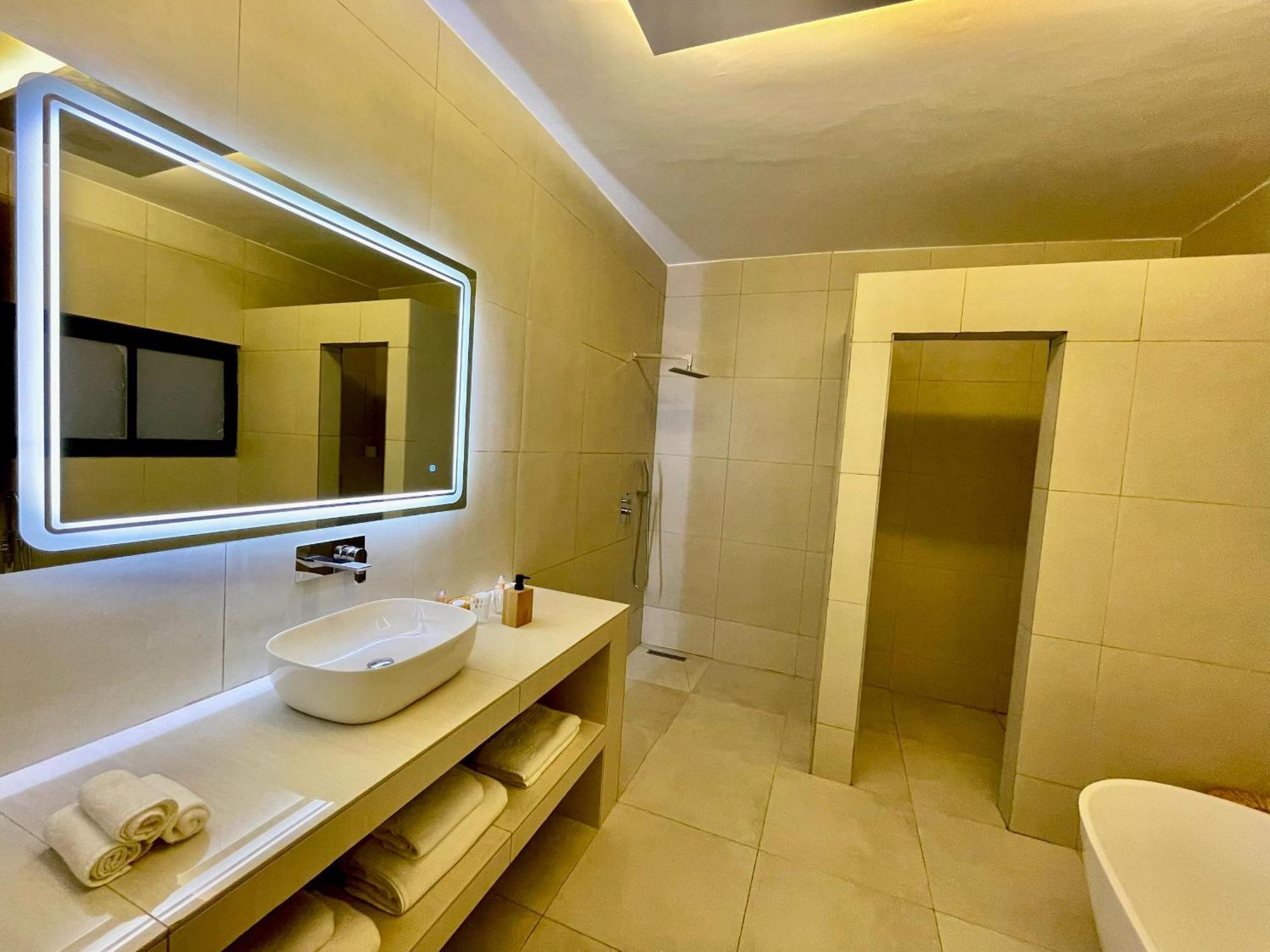 Le Kentia Hotell Lomé Exteriör bild