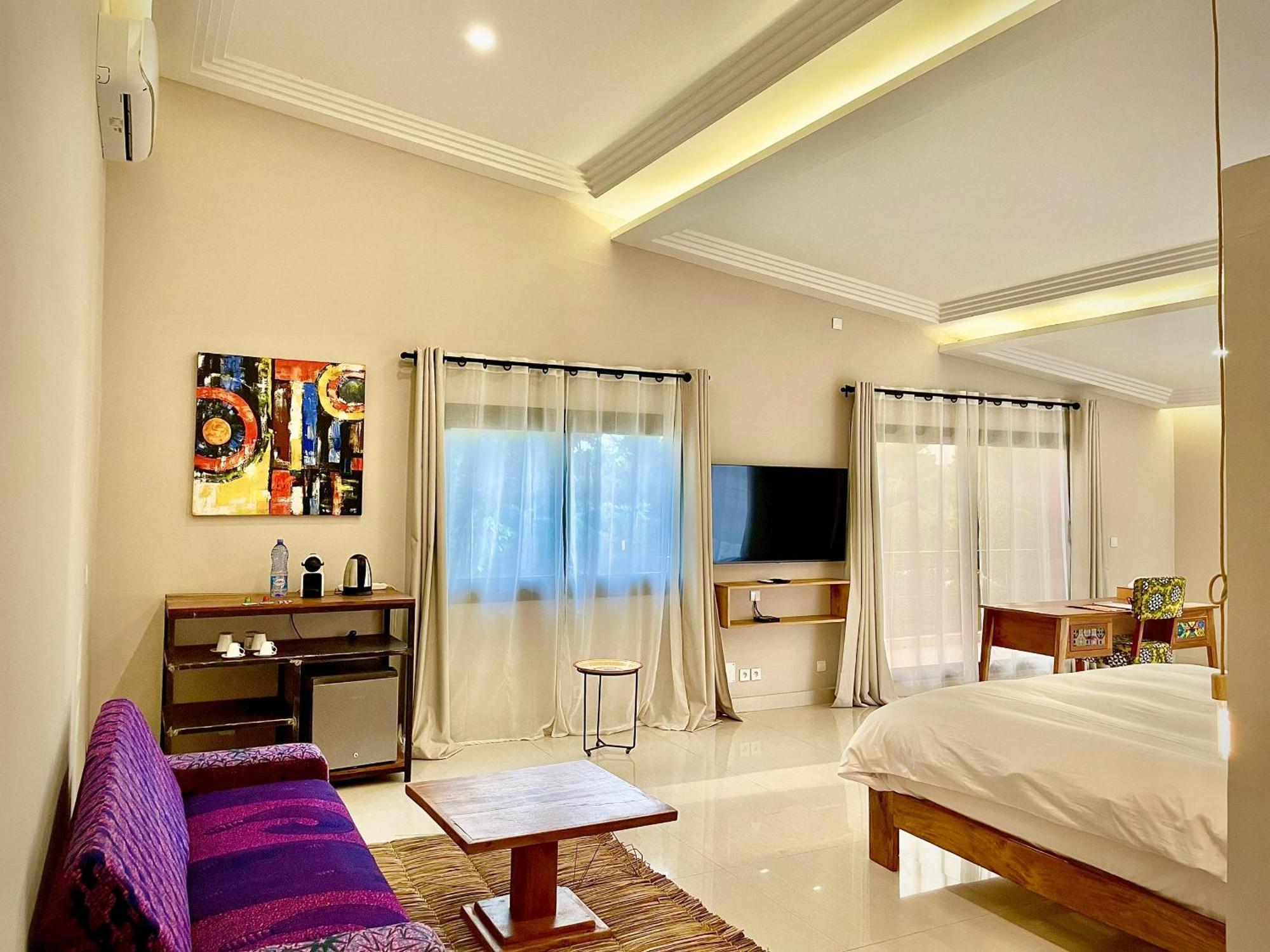Le Kentia Hotell Lomé Exteriör bild