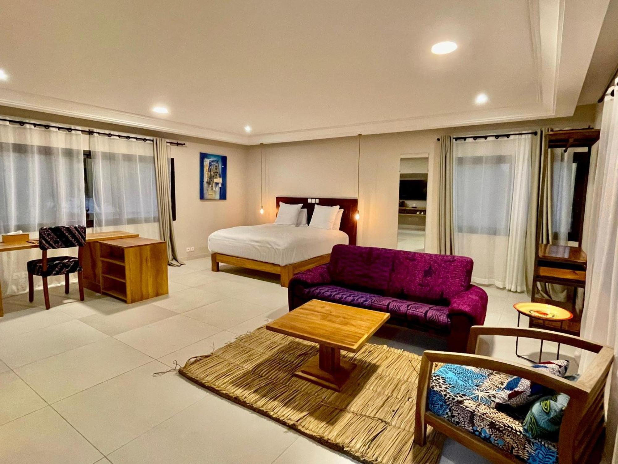 Le Kentia Hotell Lomé Exteriör bild