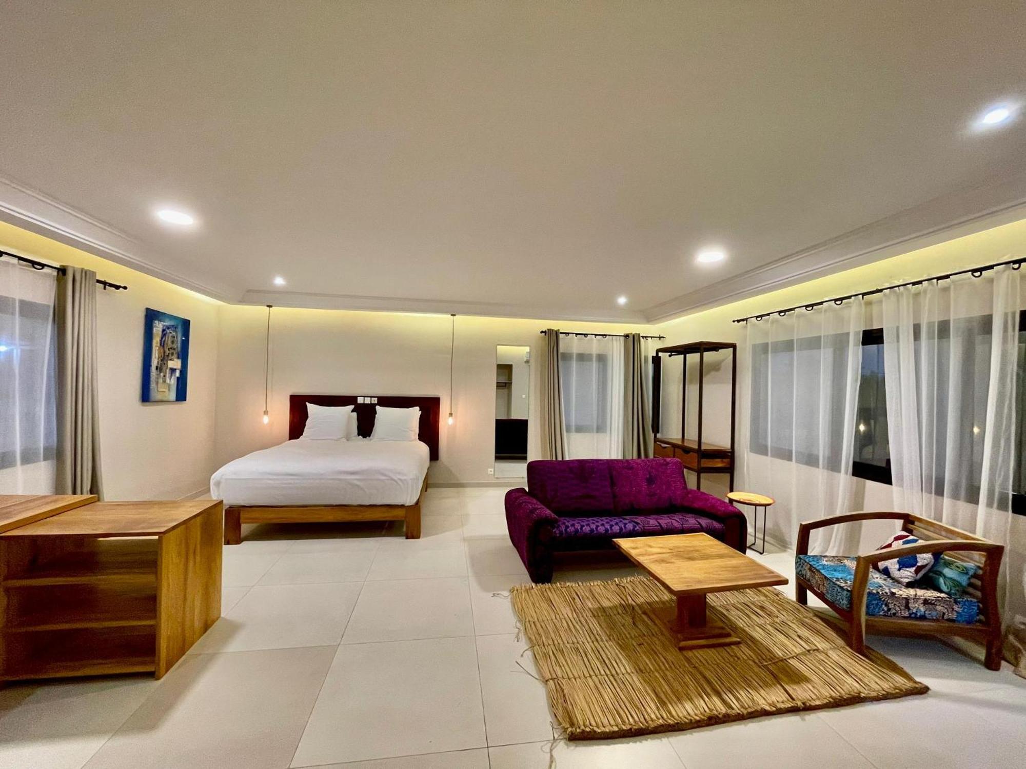 Le Kentia Hotell Lomé Exteriör bild